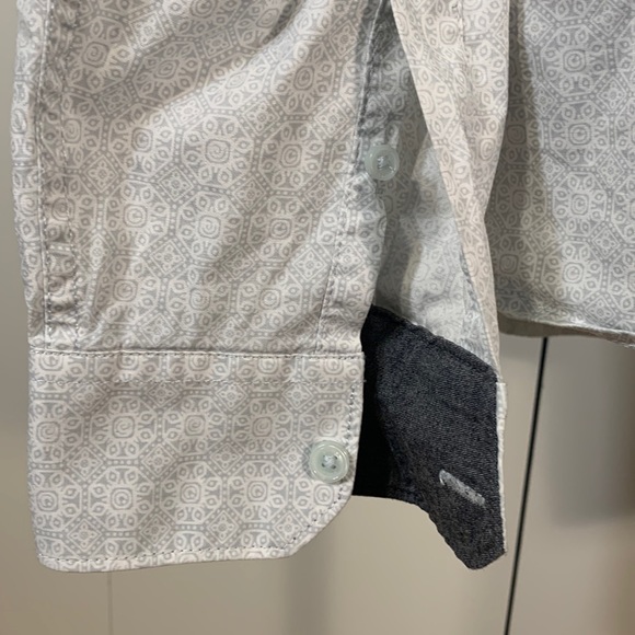 Guess (L) - Picture 7 of 15